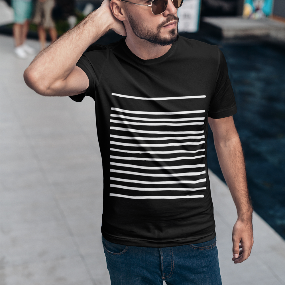 T-shirt homme à lignes noires